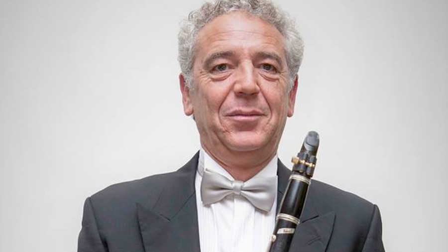 César Ramos interpreta o Concerto para Clarinete em Lá Maior